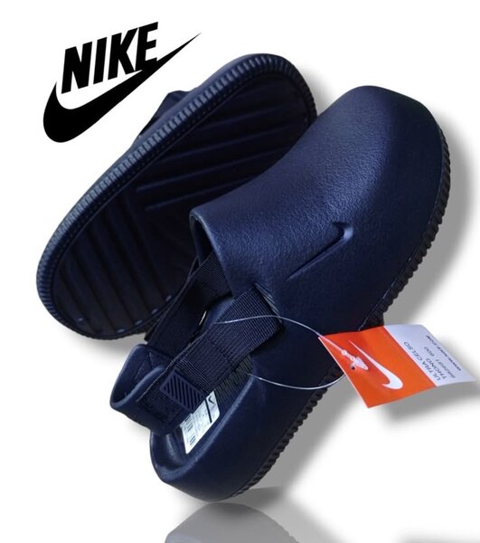Tennis shoes