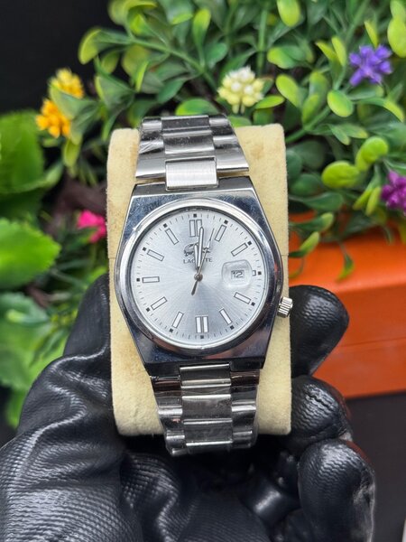 Montre en acier