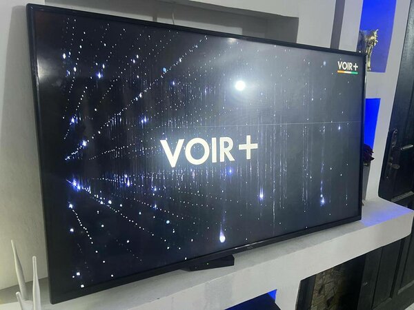 TV 50 pouce TCL décodeur intégré _ slimTV image impeccable_