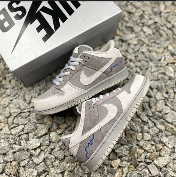NIKE SB SNEAKER