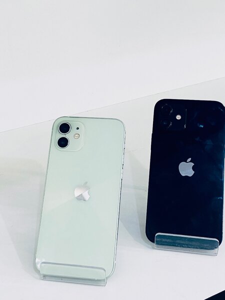 IPHONES 12