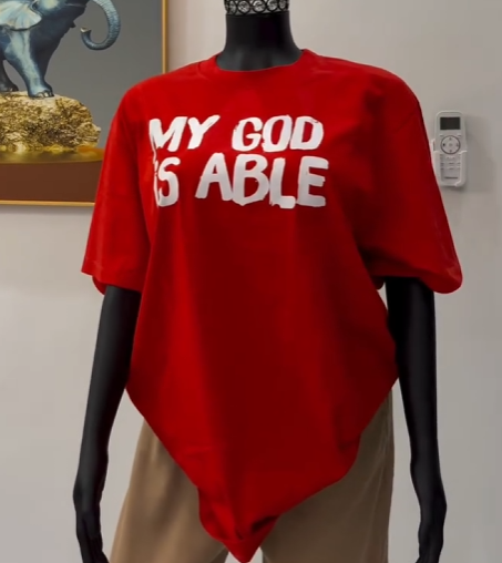 T-shirt red
