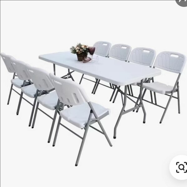 Table pliante avec chaises