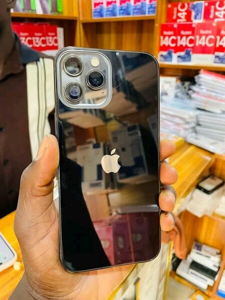 iPhone avec triple caméra