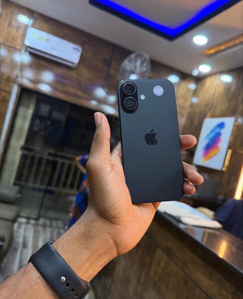 iPhone 16