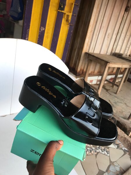 Ladies heels/shoe