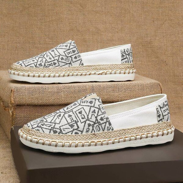 Casual shoes
