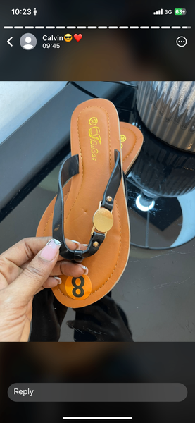 Flat slippers