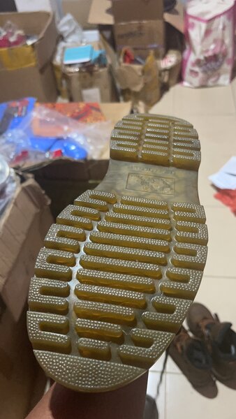 Safety boots