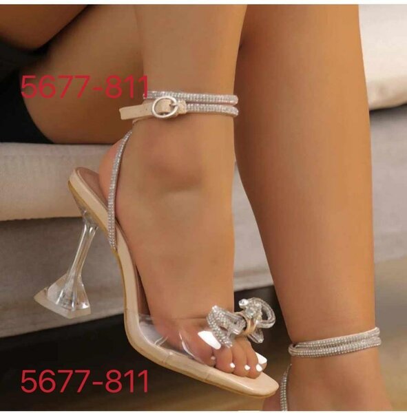 Disponible la chaussures