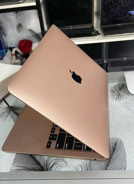 Ordinateur Portable Moderne Sleek