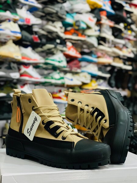 Sunny boots