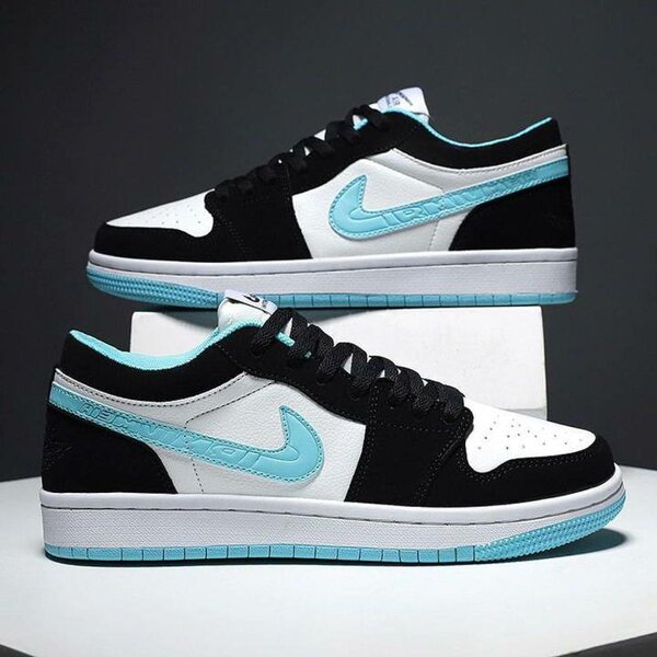 Baskets Unisex Noir et Bleu Pastel