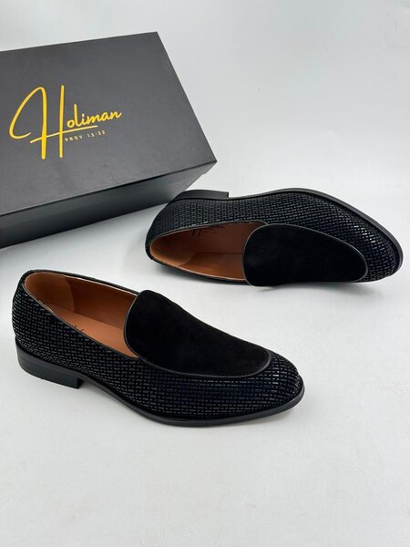 Solid leather shoes