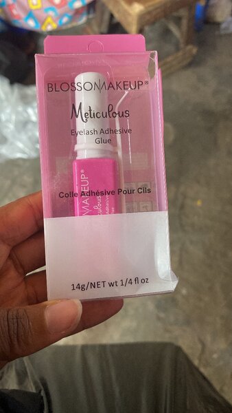 Colle de faux cils