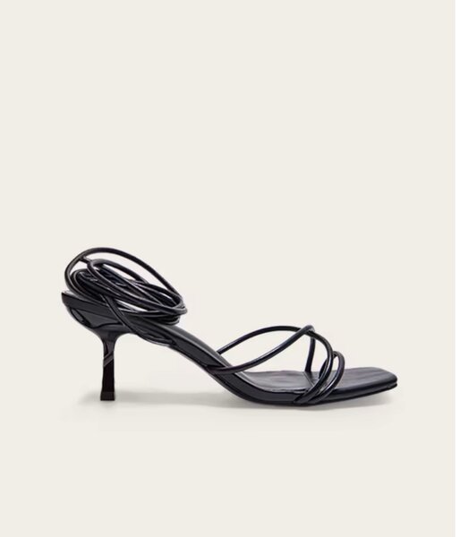 Sandales à talons dorées élégantes
