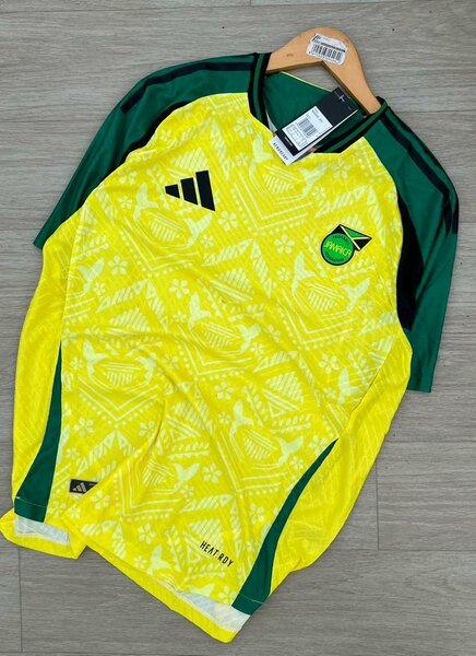 Maillot de football jaune