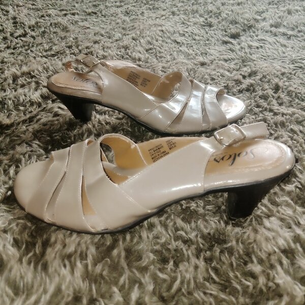 Casual shoes