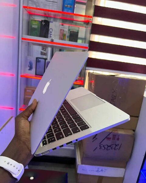 MacBook Pro (A1502)