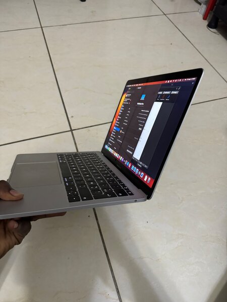 MACBOOK PRO