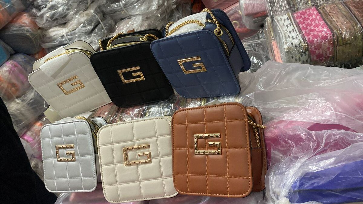 Sac bandoulière chaîne carré