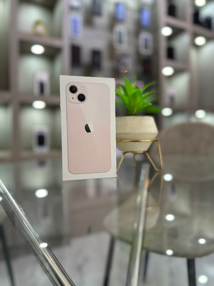 iPhone 13 - (128gb)