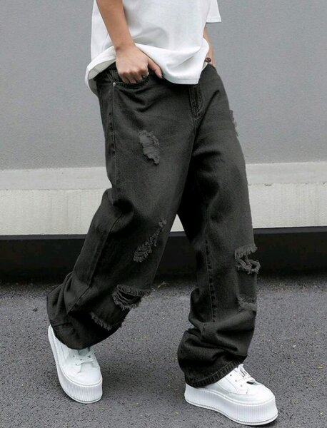 Jeans noirs déchirés tendance