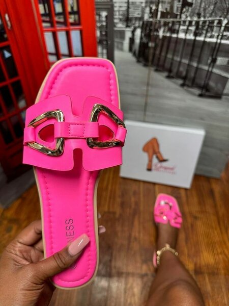 Flat sandals