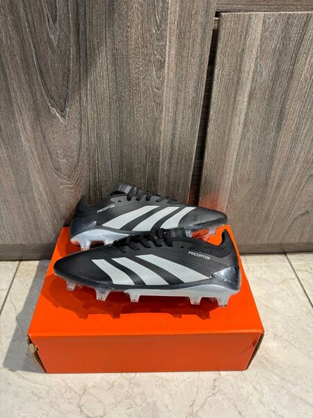 Chaussures de foot disponible à bon prix