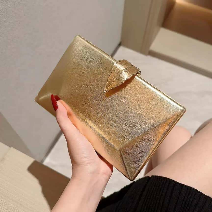 Clutch métallisé doré élégant