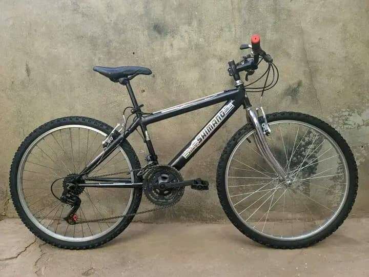 Vélo tout-terrain Shimano robuste