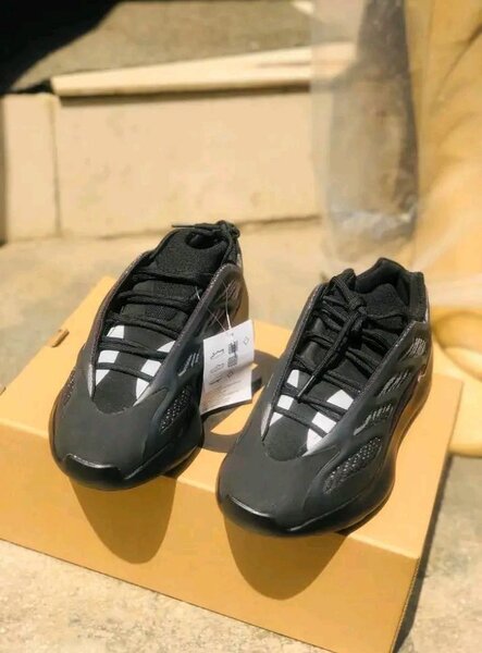 YEEZY VOLUME 700
