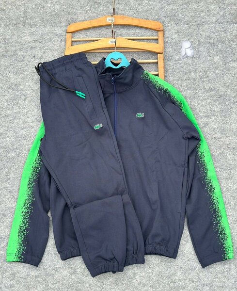 Ensemble de sport homme élégant