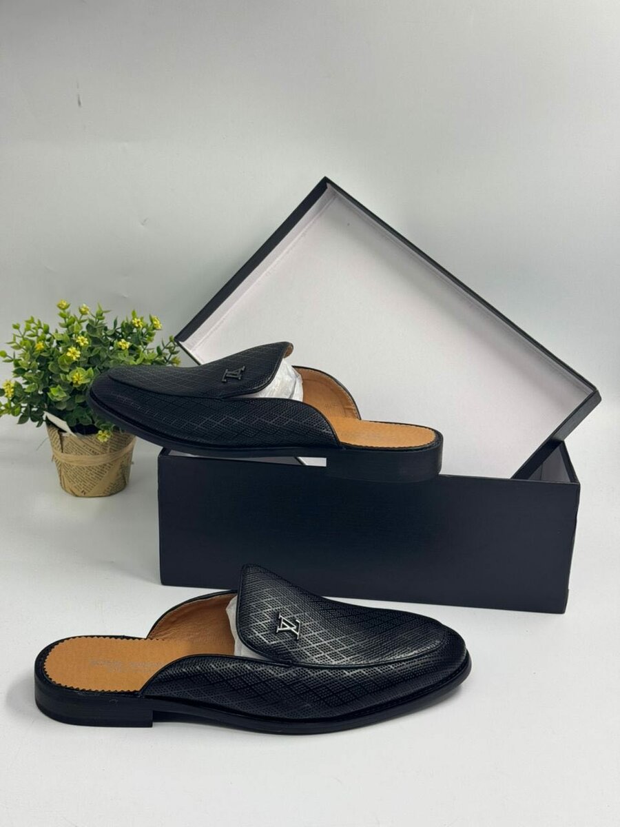 Half shoes
