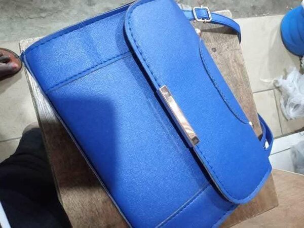 Sac bandoulière bleu élégant