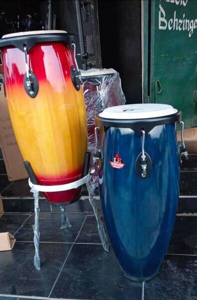 Congas ( percussion)
