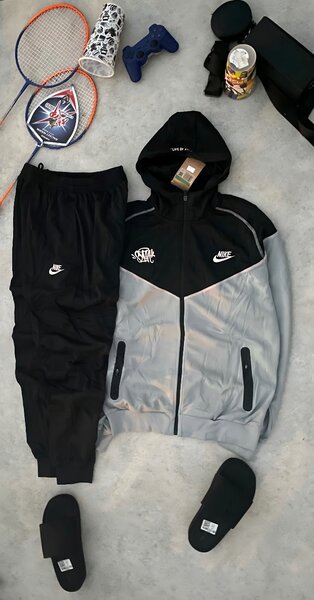 Ensemble de survêtement sportif Nike