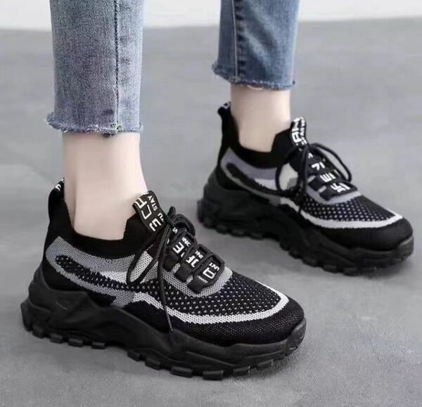 Ladies sneakers