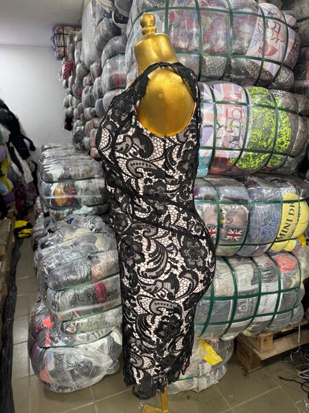 Robe dentelle noire élégante