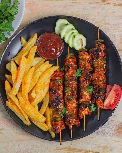 Frite+brochette de poulet