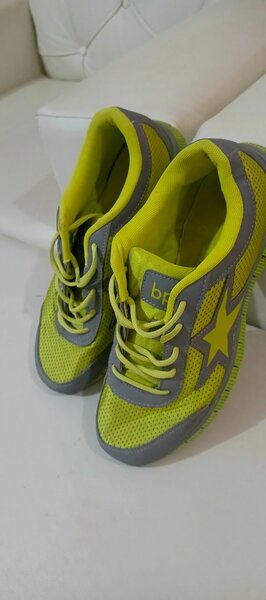 Men sports shoes