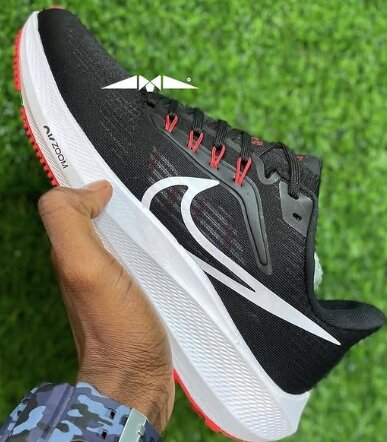 Nike sneakers black