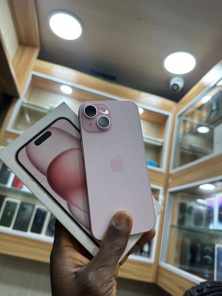 iPhone 15 simple