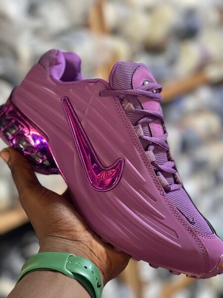 NIKE