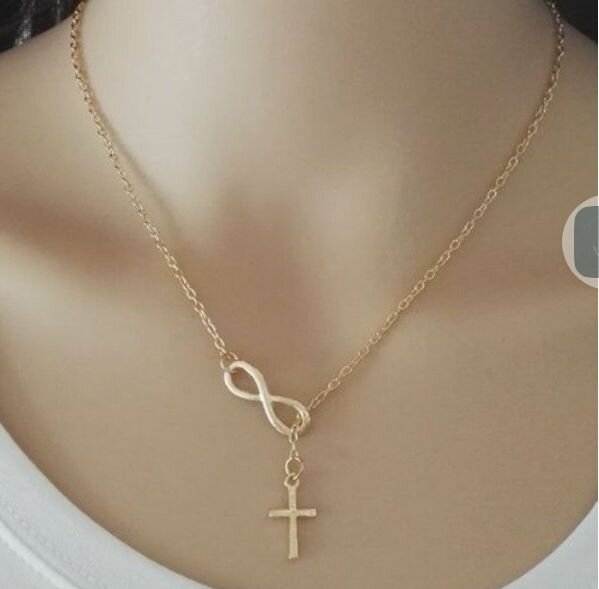 Chaine en croix