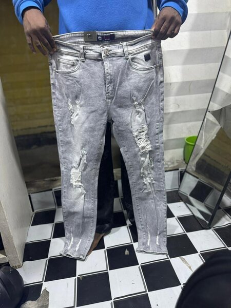 Jeans déchirés tendance