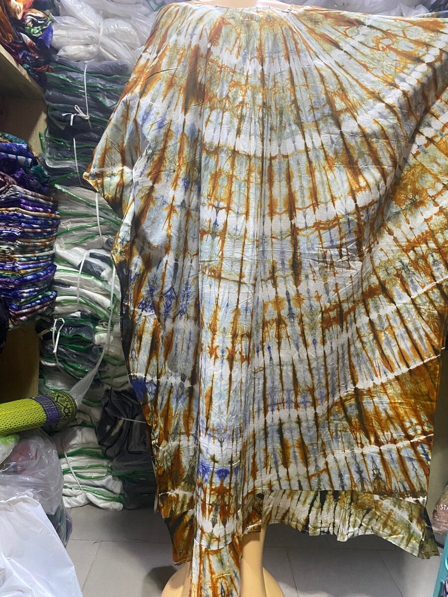 Robe à motifs tie-dye colorée