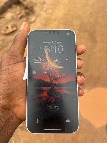 iPhone 13 simple
