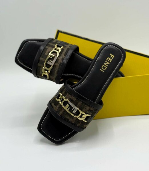 Ladies slippers