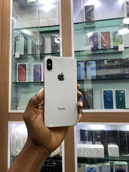 X simple 64Go disponible